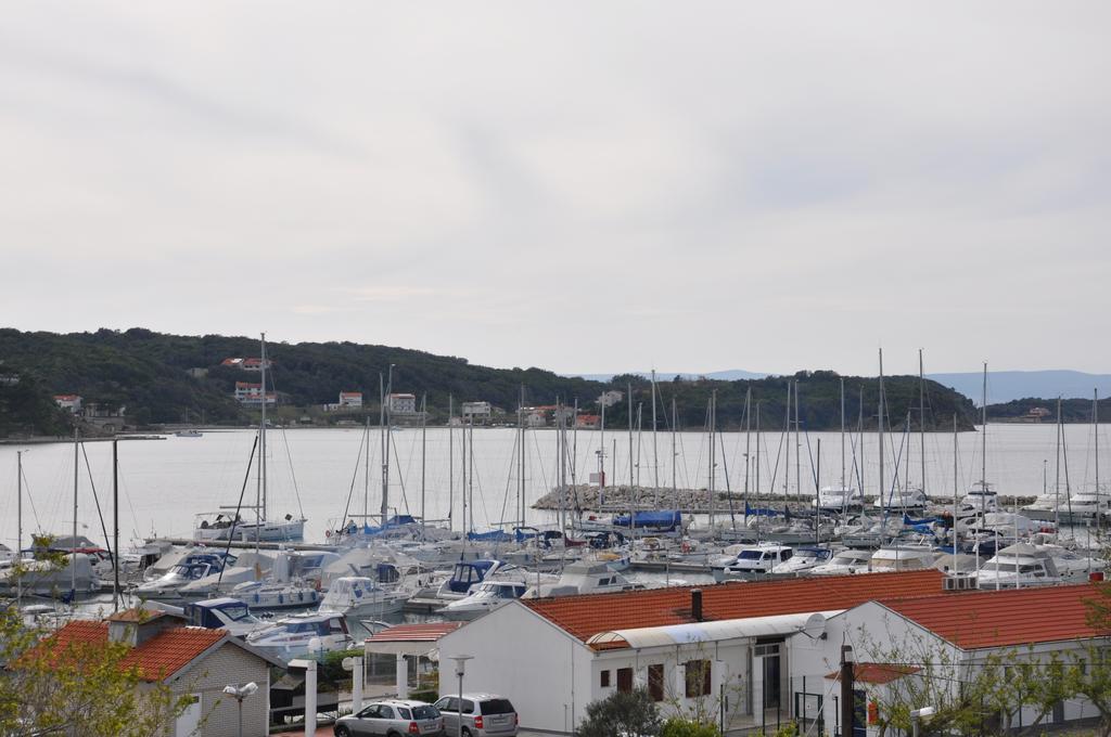 Pljesa Apartments Supetarska Draga Εξωτερικό φωτογραφία